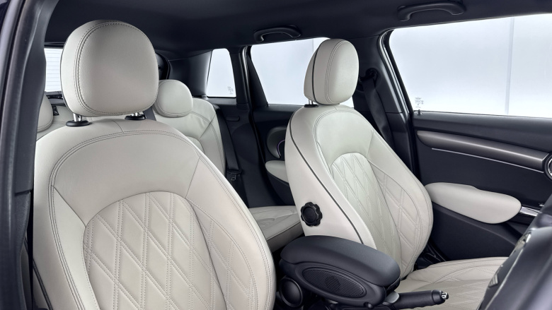 MINI Hatchback 1.5 Cooper Exclusive 5dr Auto Petrol Hatchback